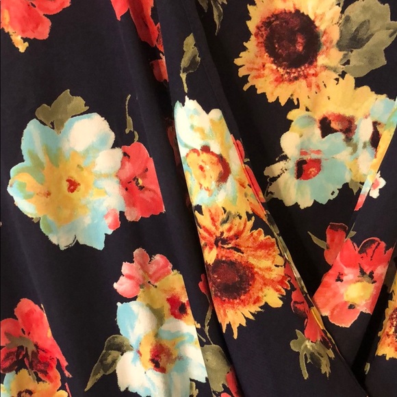 Navy and Floral Romper - Picture 4 of 5